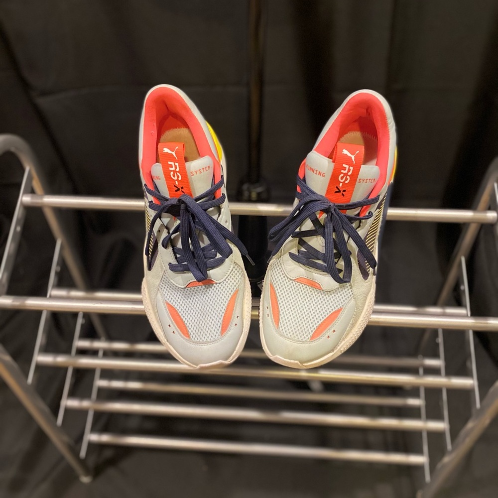 Men’s running sneakers